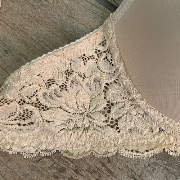 Wacoal Lace Sides Push Up Plunge Bra size Petite 34C Like New Condition - Picture 4 of 9